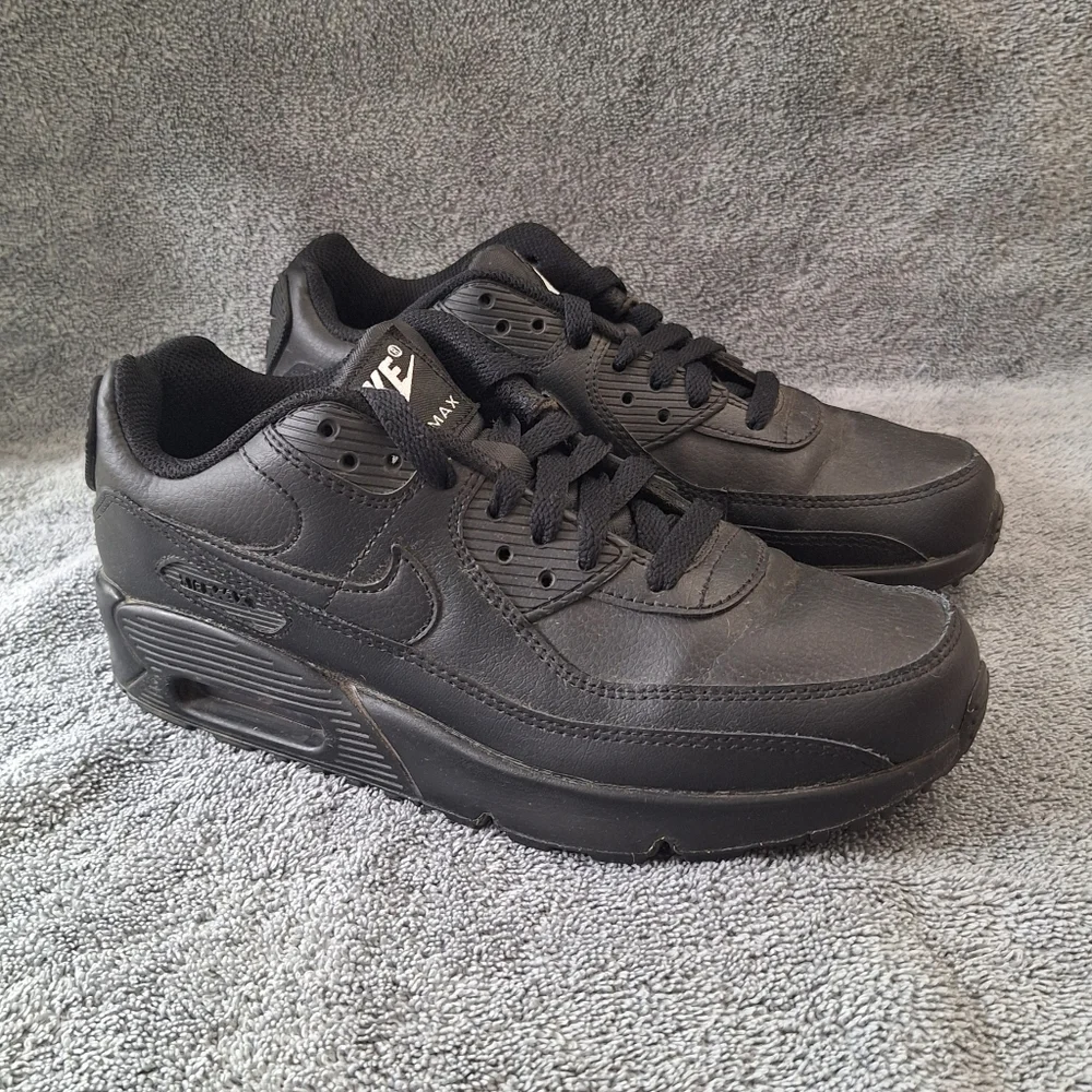 NIKE Air Max 90 - Youth - Size 4.5Y